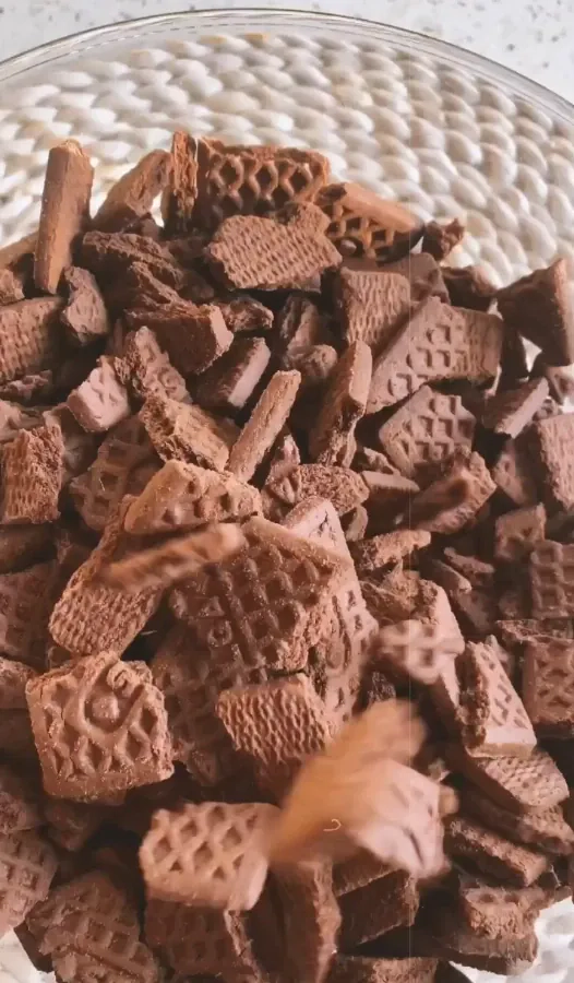 Tinginys su graikiniais riešutais ir kondensuotu pienu, be kakavos