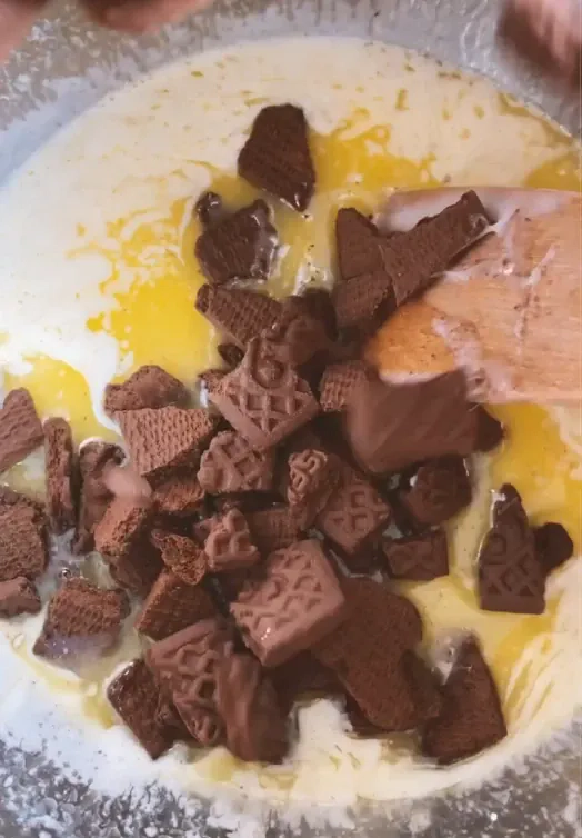 Tinginys su graikiniais riešutais ir kondensuotu pienu, be kakavos