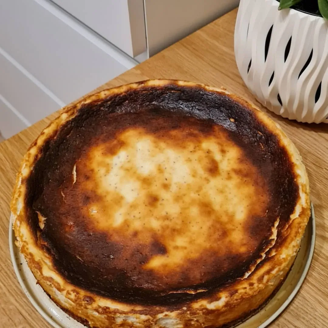 Keptas desertinės varškės pyragas - apkepas