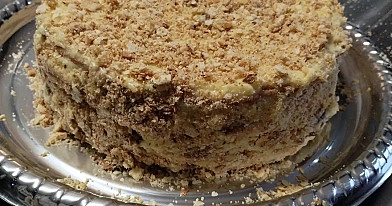 Greitas tinginių tortas "Napoleonas" su sausainiais ir plikytu kremu