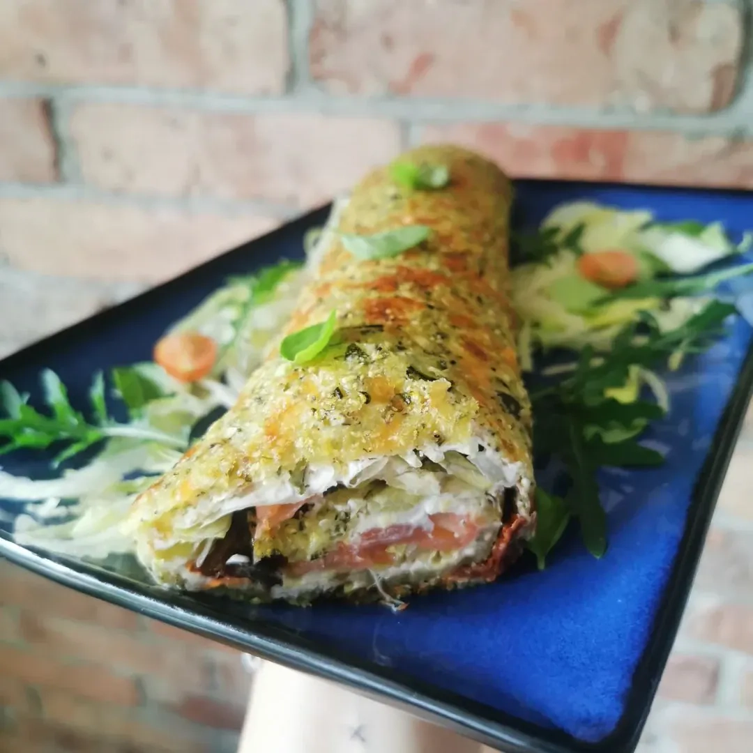 Cukinijų suktinis-vyniotinis su rūkyta lašiša su tepamu sūreliu