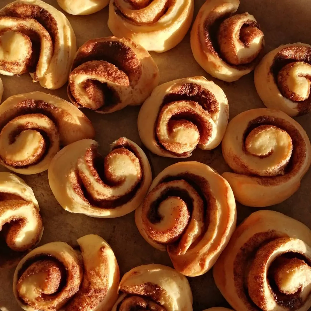 Paprastos mielinės bandelės su cinamonu