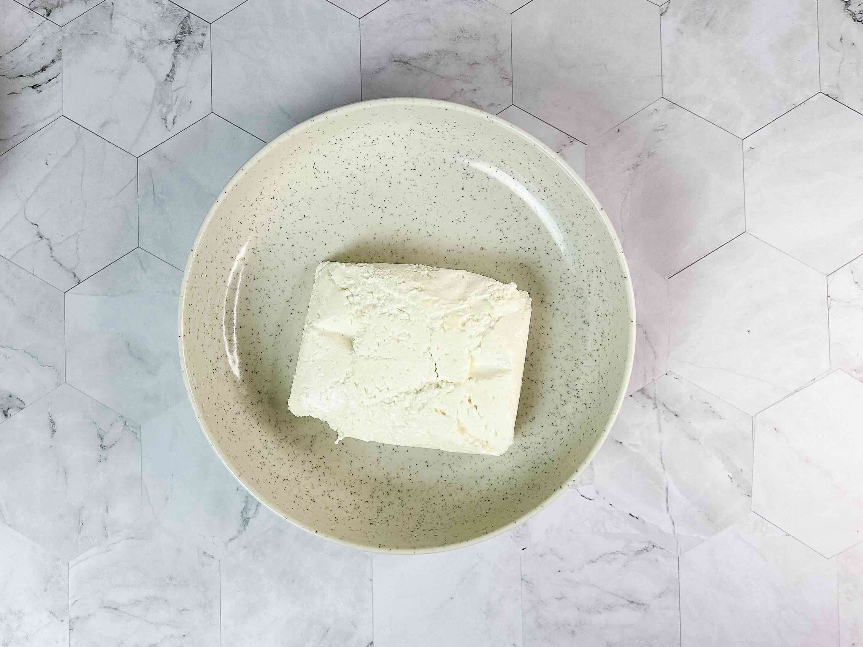 varškė dubenėlyje. 