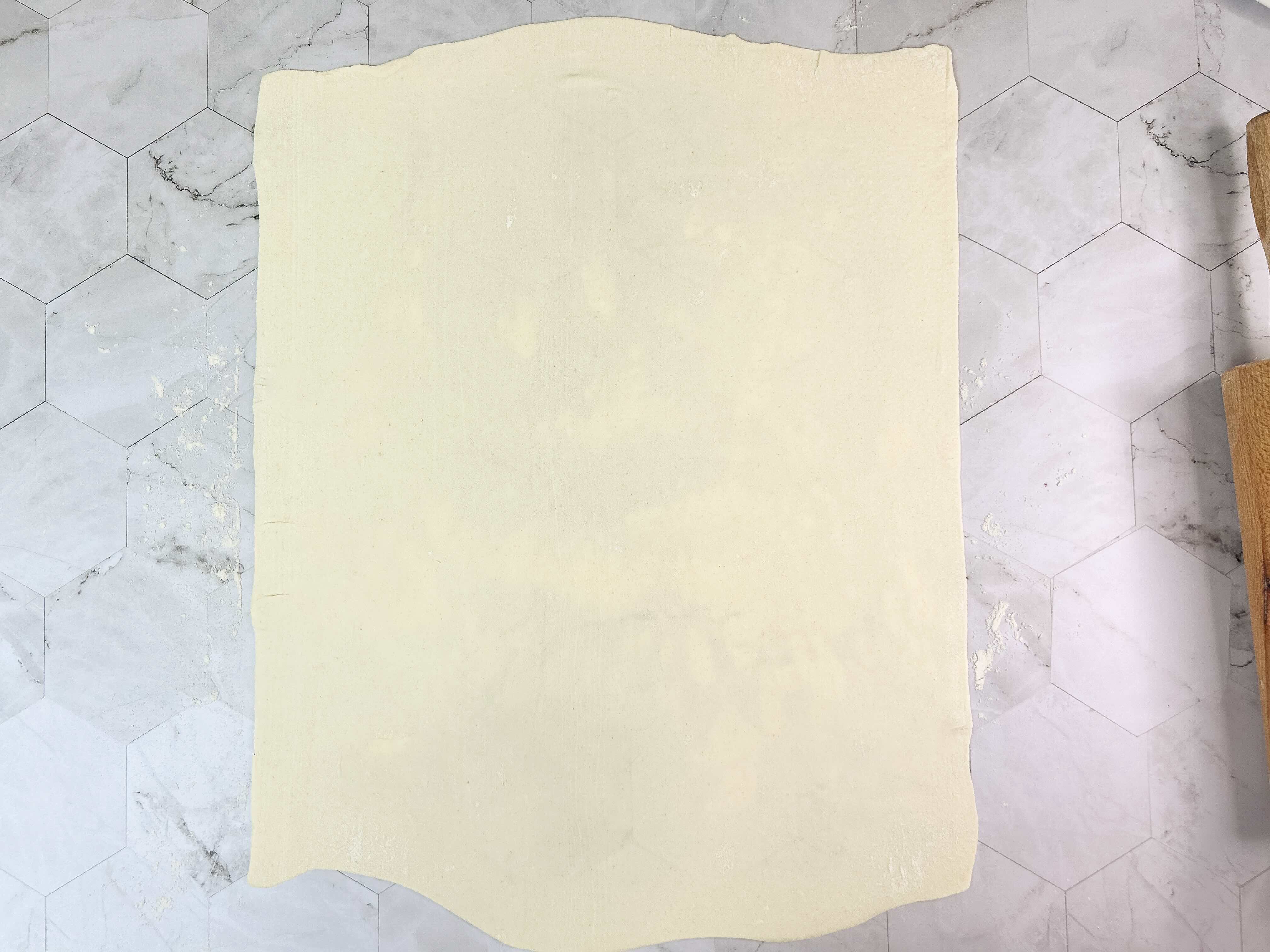 plonai iškočiota tešla