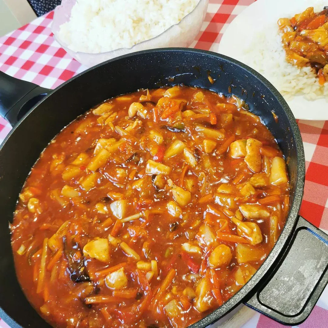 Vištiena su saldžiarūgščiu ananasų padažu