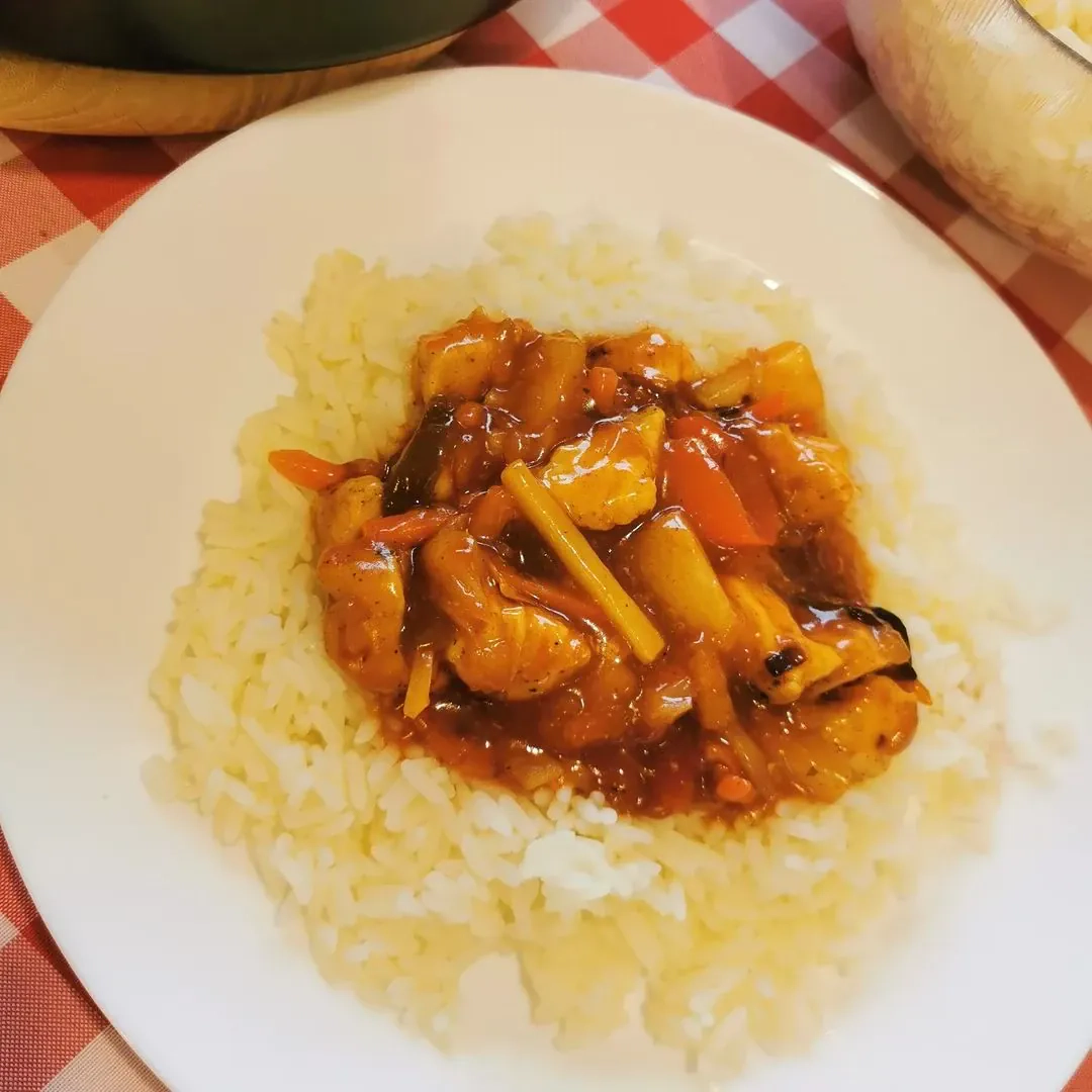 Vištiena su saldžiarūgščiu ananasų padažu