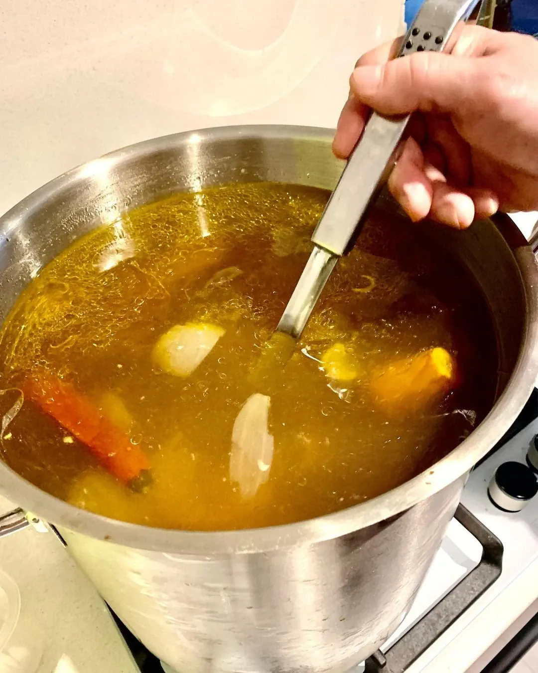 Natūralus naminis daržovių sultinys