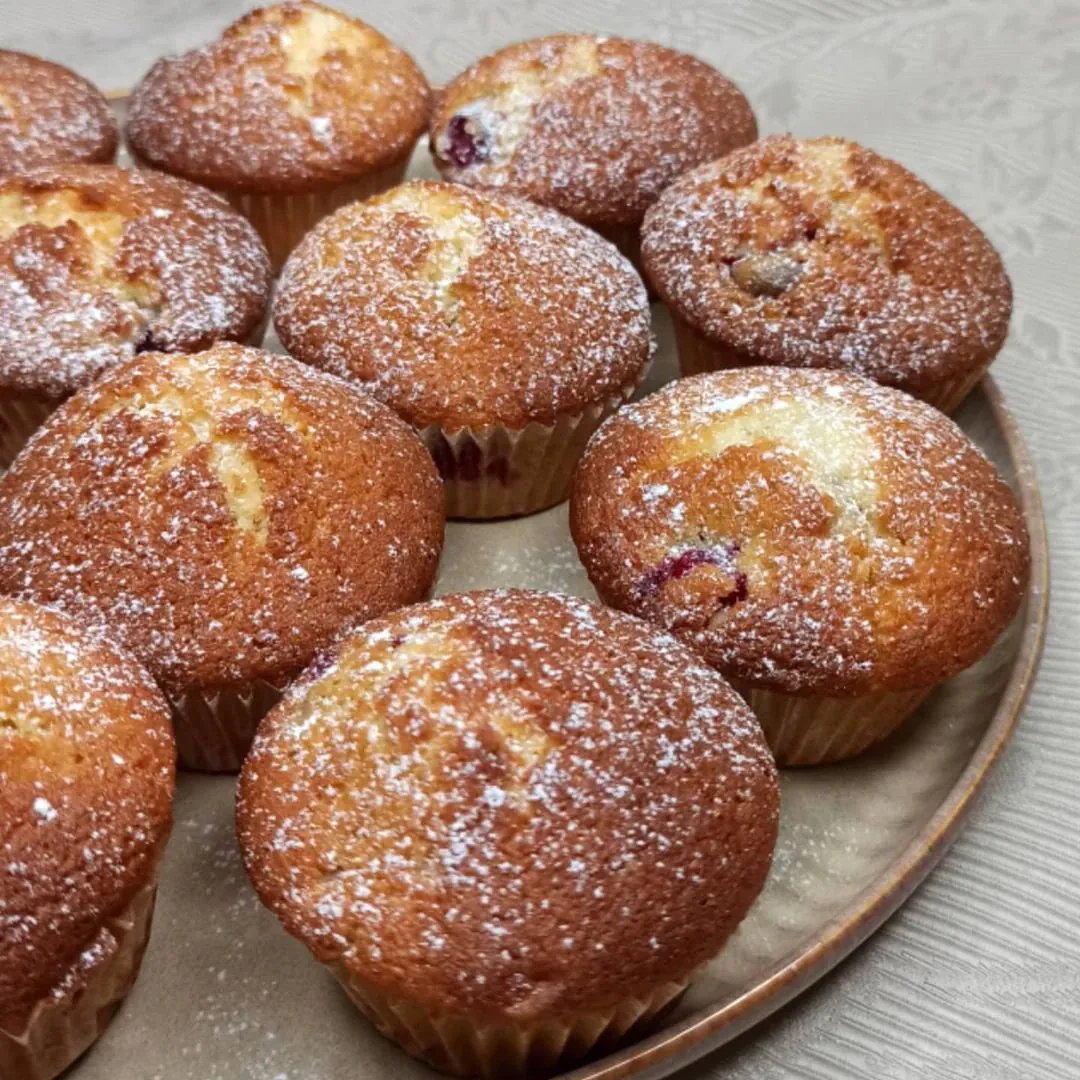 Purūs grietininiai keksiukai su razinomis