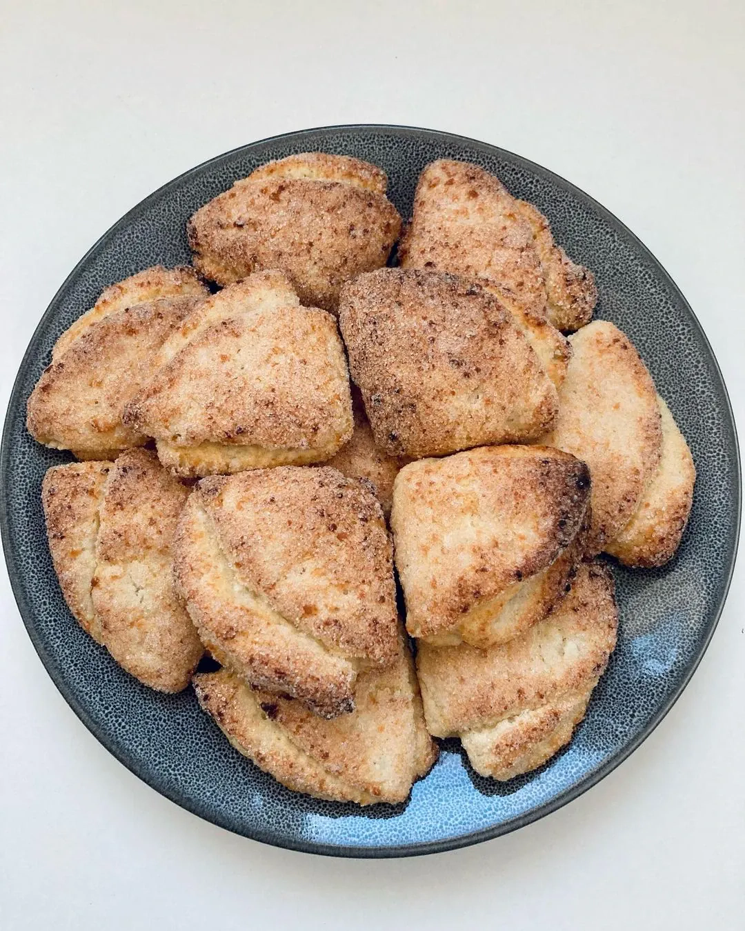 Sausainiai: Varškės "Skarelės" su uogiene