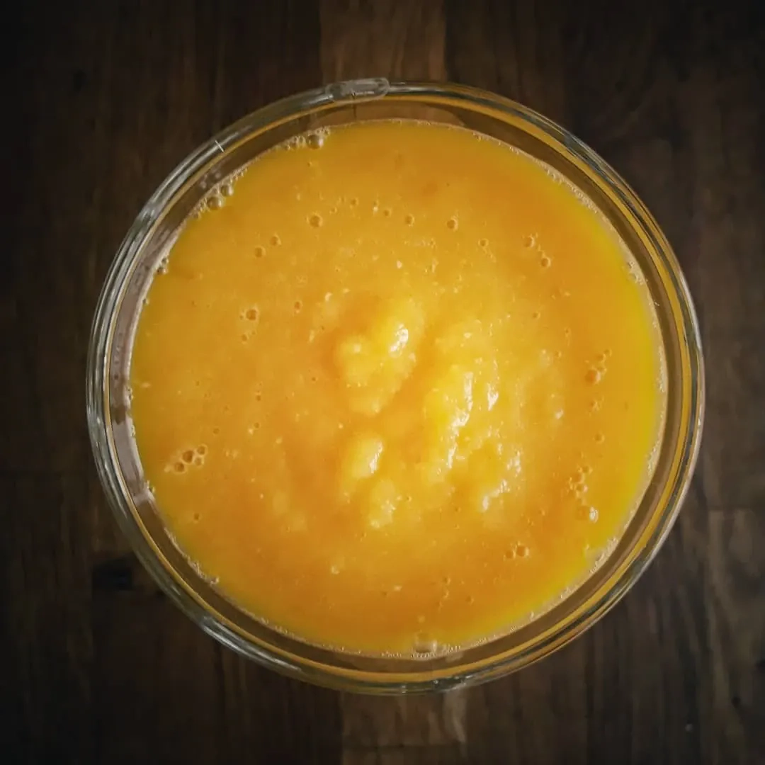 Daržovių ir vaisių kokteilis su ananasais