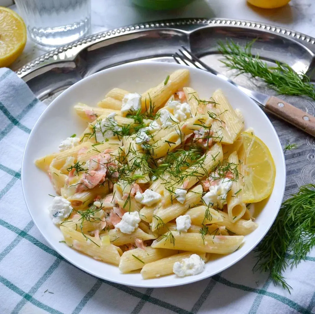 Penne makaronai su lašiša ir krapų padažu