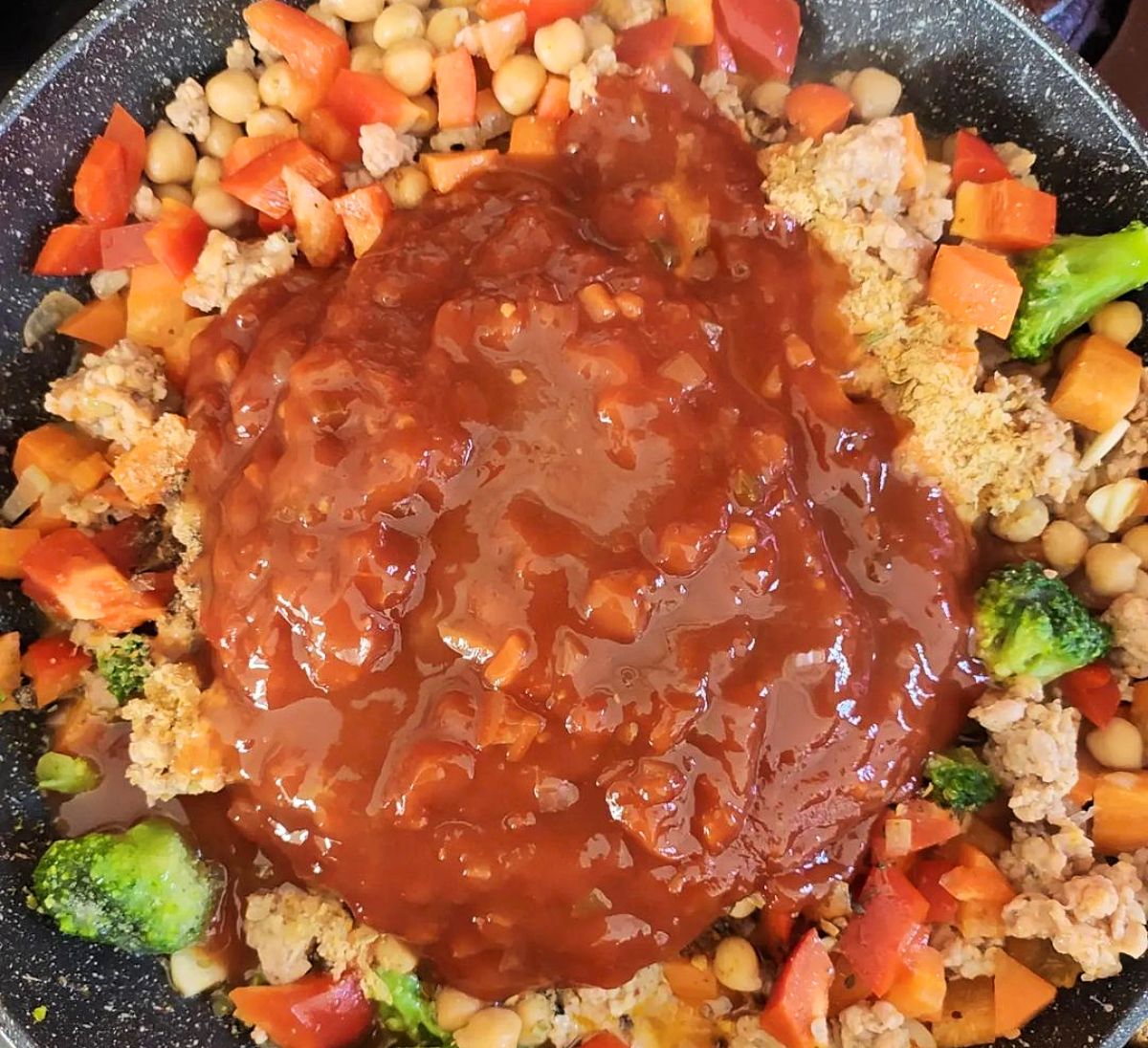 užpilta pomidorų padažu