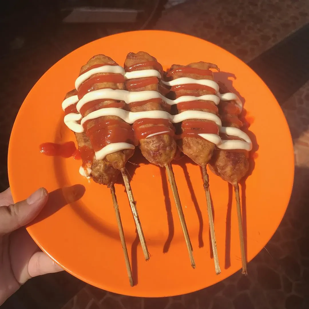 Corn dog receptas - dešrelės su sūriu tešloje