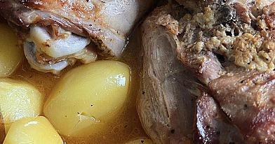 Kalakuto šlaunelės keptos rankovėje (orkaitėje) - apelsinų sultyse