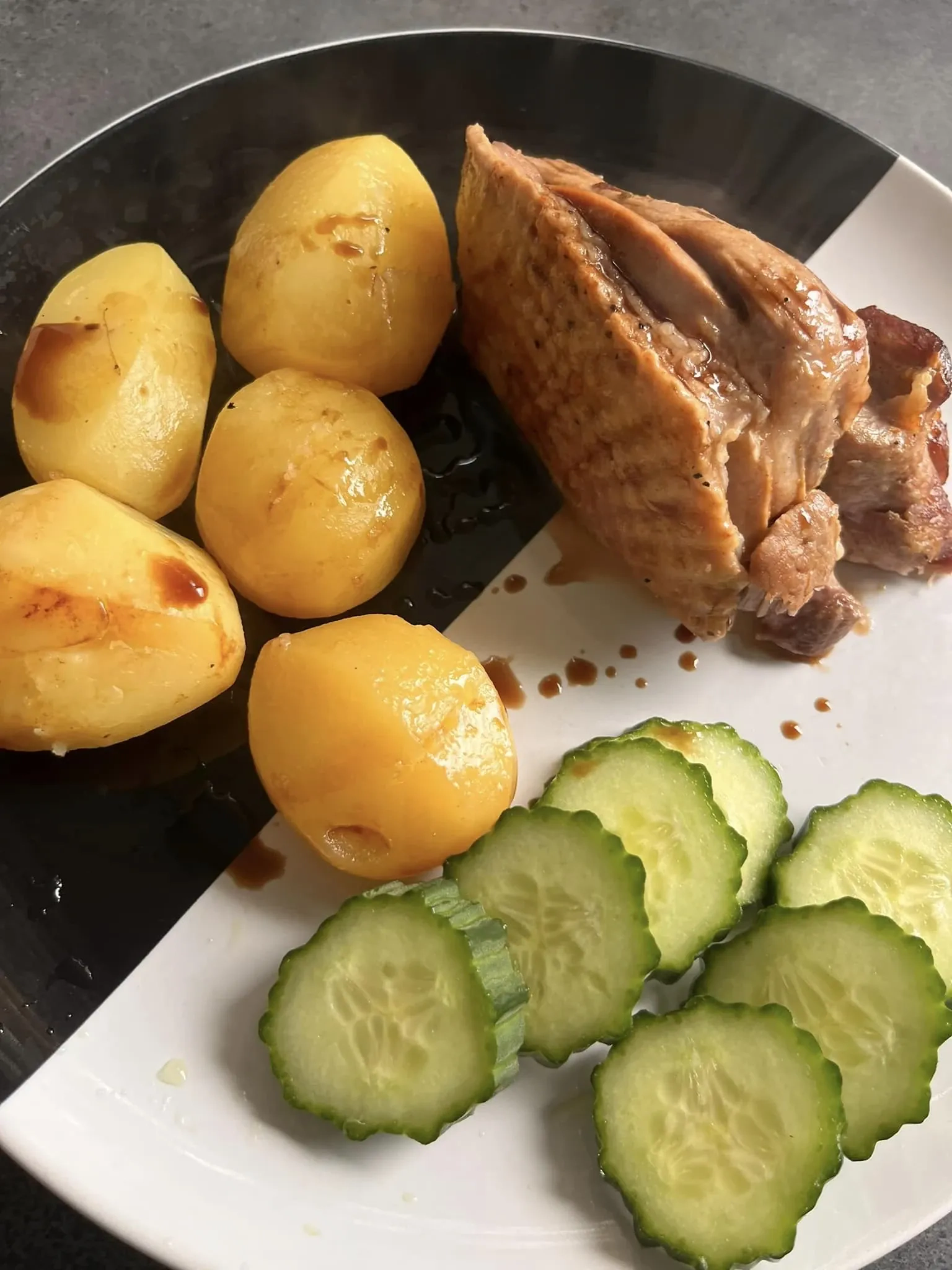 Kalakuto šlaunelės keptos rankovėje (orkaitėje) - apelsinų sultyse