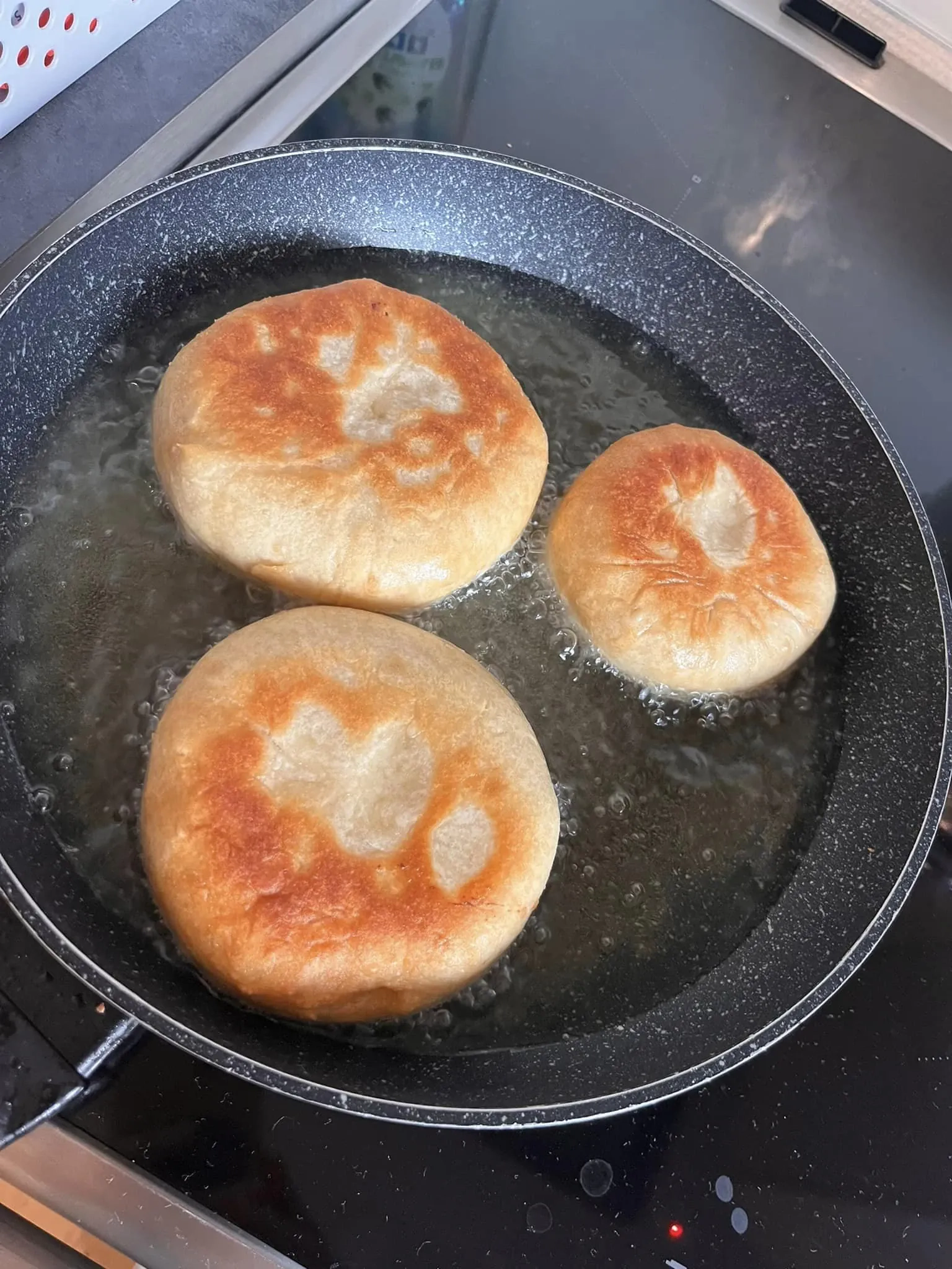 Beliašai is kefyro tešlos, su mėsa