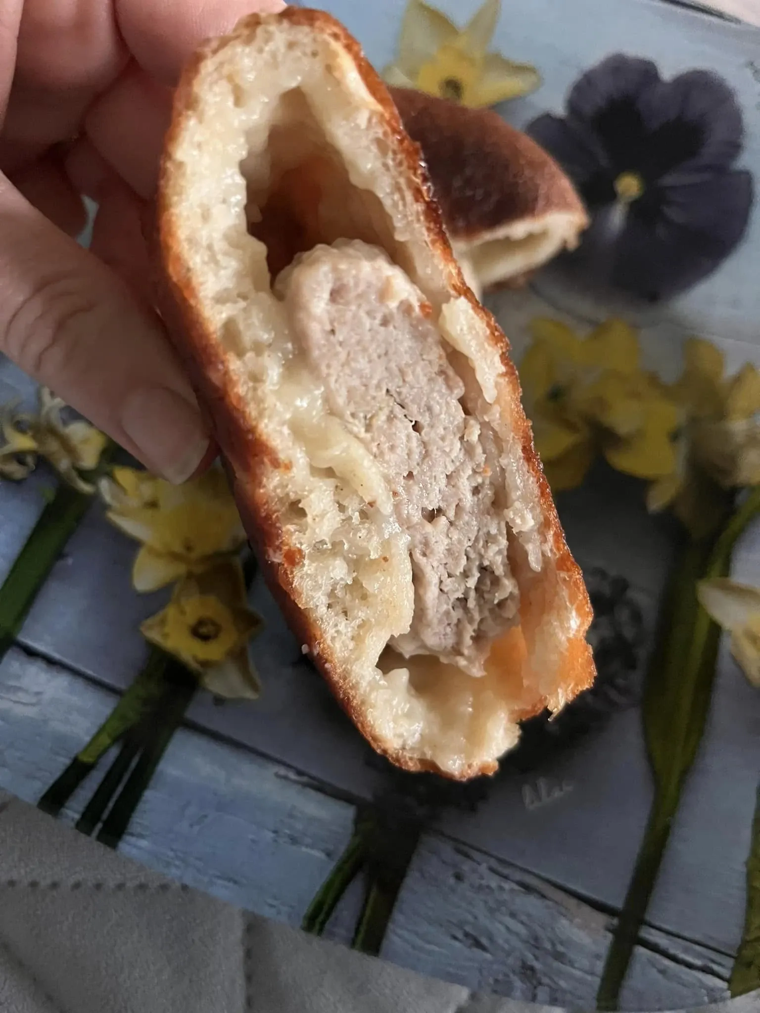 Beliašai is kefyro tešlos, su mėsa