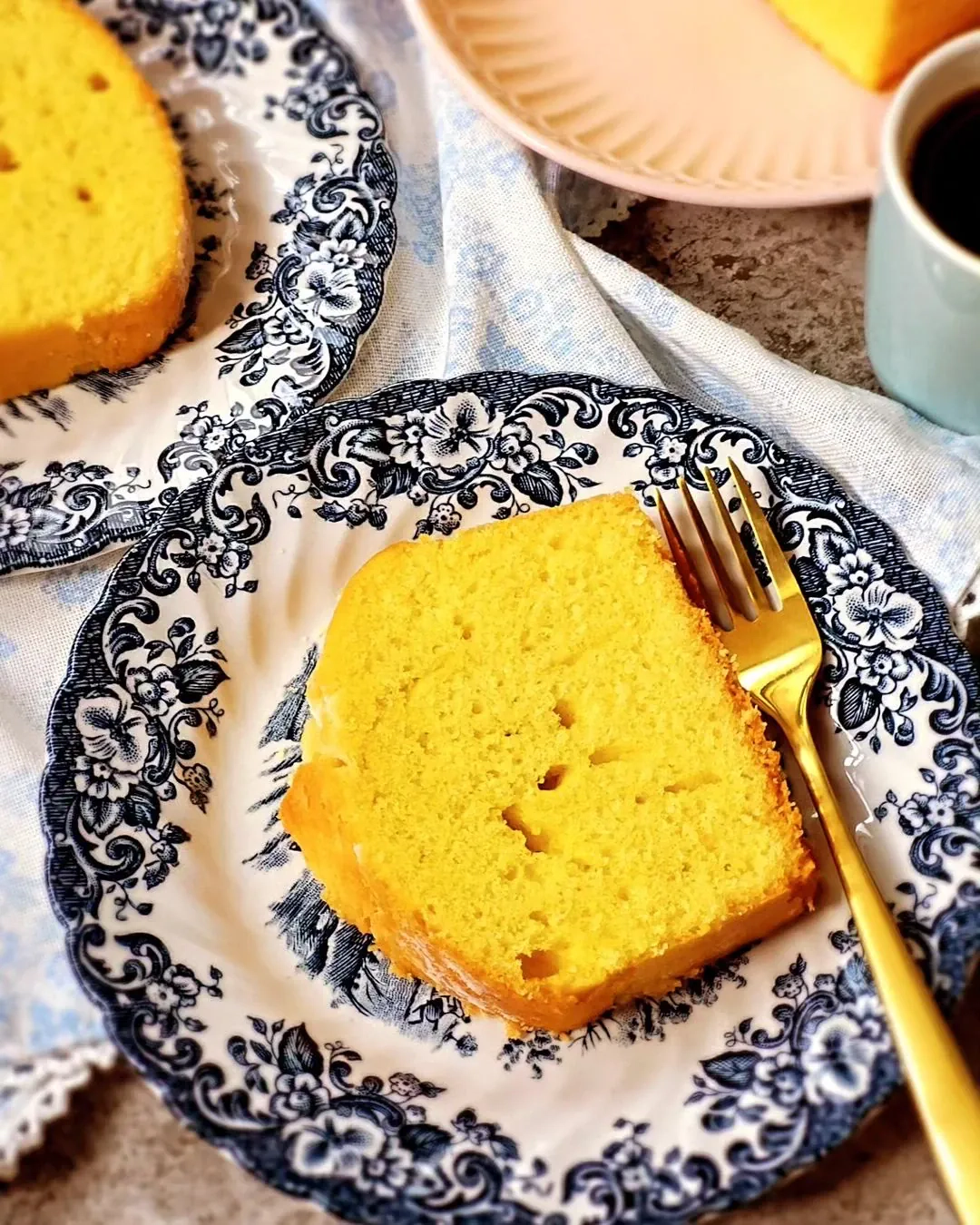 Kvapnusis apelsininis keksas su šviežiomis sultimis