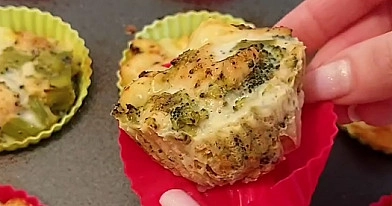 Muffinki wytrawne (kotleciki) z filetem z kurczaka i brokułami 💛💚