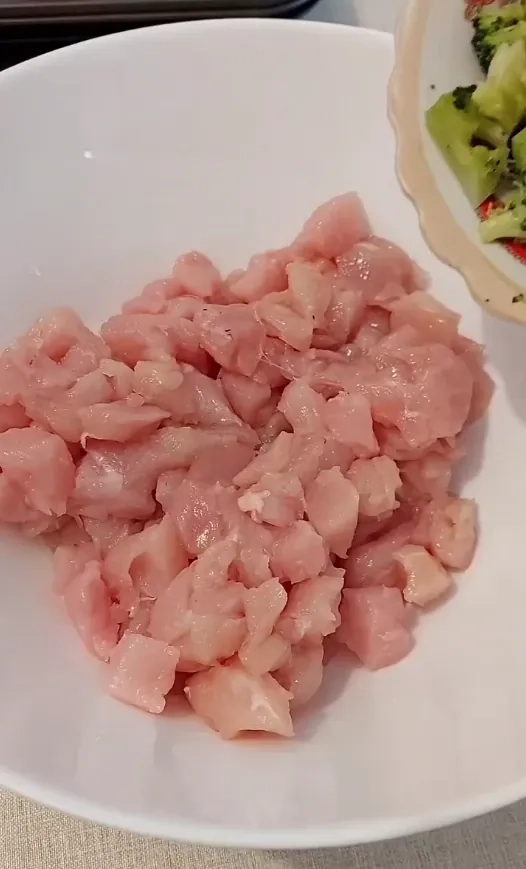 Muffinki wytrawne (kotleciki) z filetem z kurczaka i brokułami 💛💚