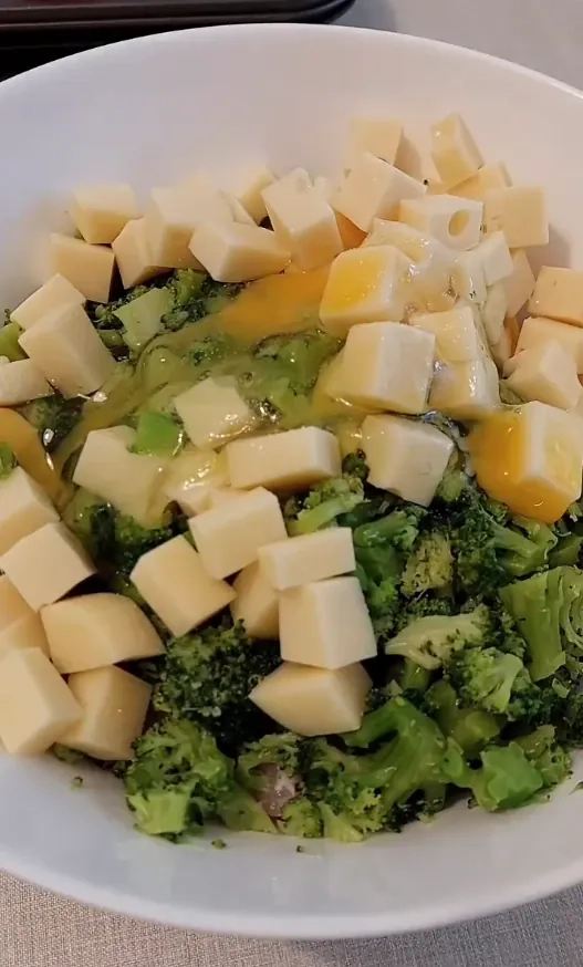 Muffinki wytrawne (kotleciki) z filetem z kurczaka i brokułami 💛💚