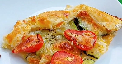 Ekspresowa tarta z cukinią na cieście francuskim