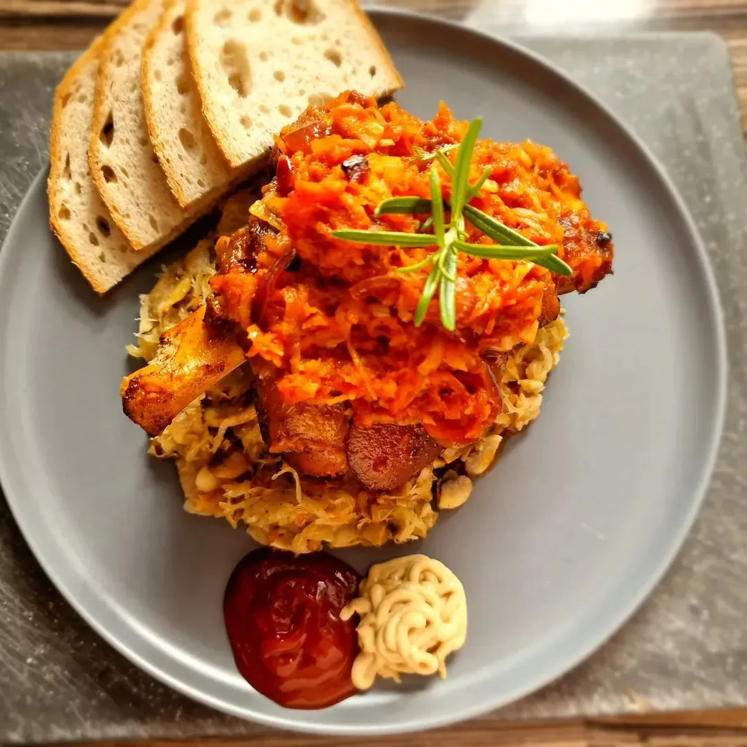 Golonka pieczona w miodzie i piwie