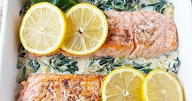 Łosoś w kremowym sosie szpinakowo-mascarpone – szybki i zdrowy obiad w 15 minut