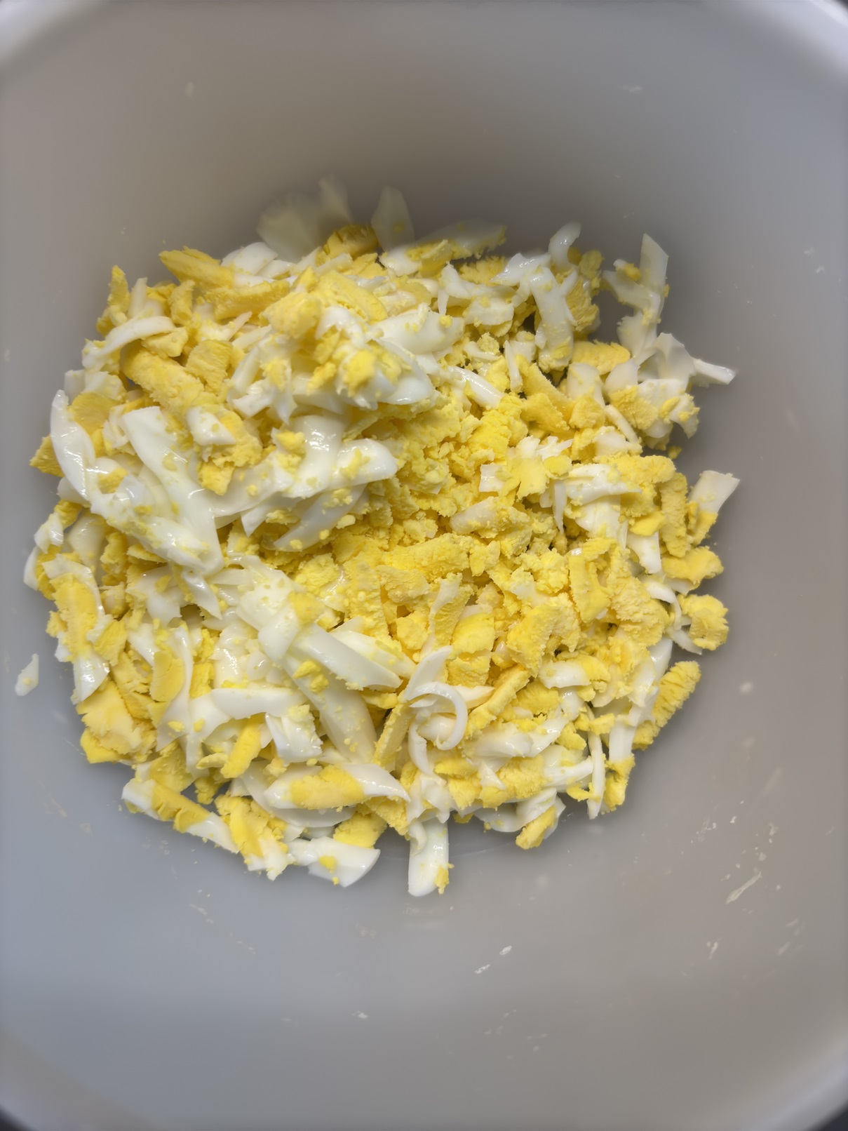 sutarkuoti kiaušiniai ir sūris