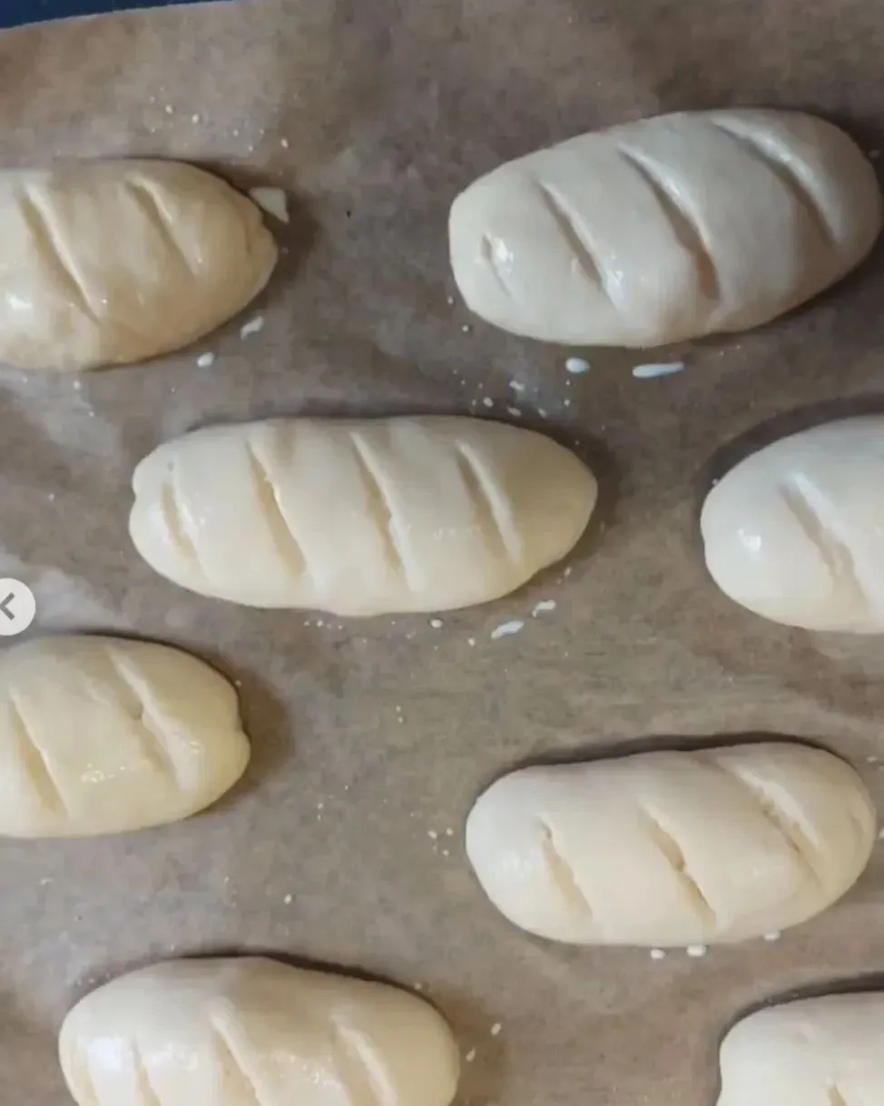 Puszyste bułeczki mleczne z czekoladą