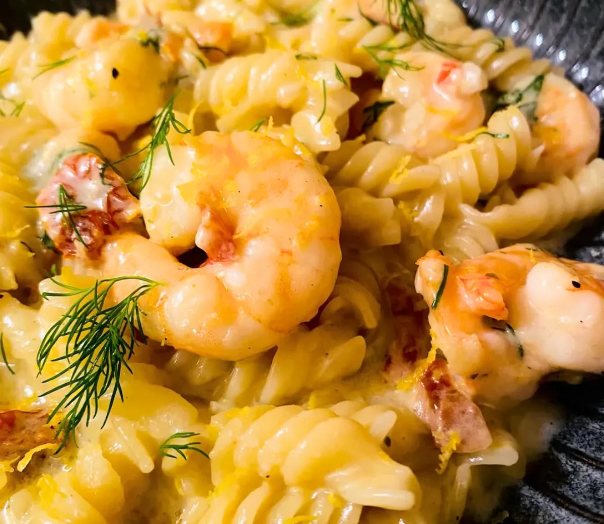 Makaronai su krevetėmis ir saulėje džiovintais pomidorais