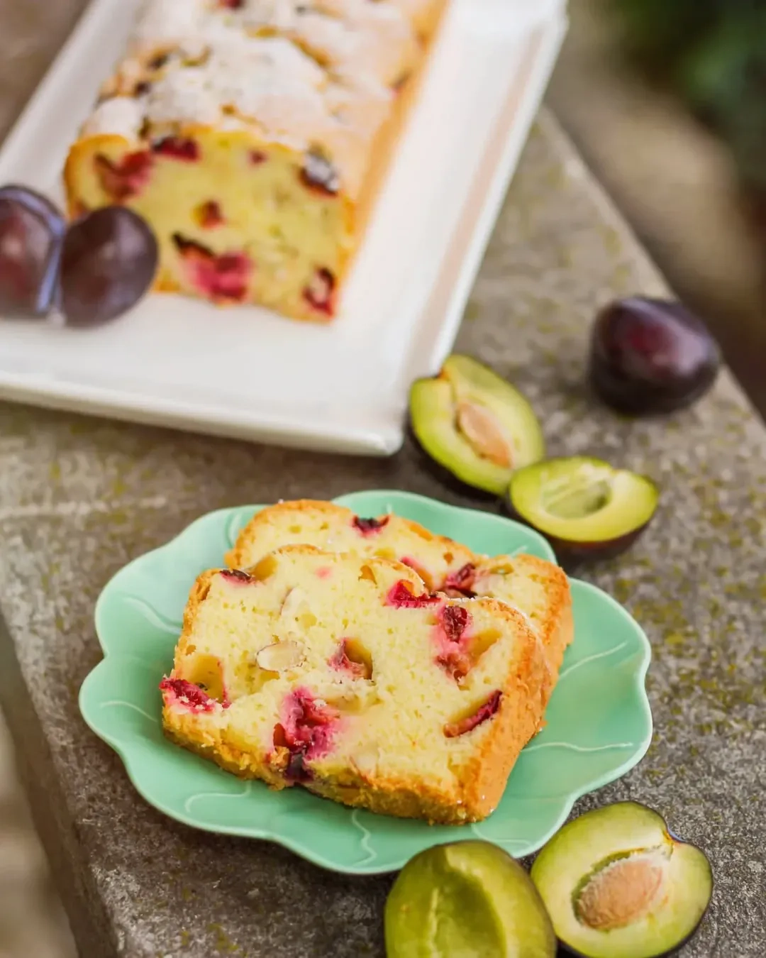 Szybkie migdałowe ciasto ze śliwkami