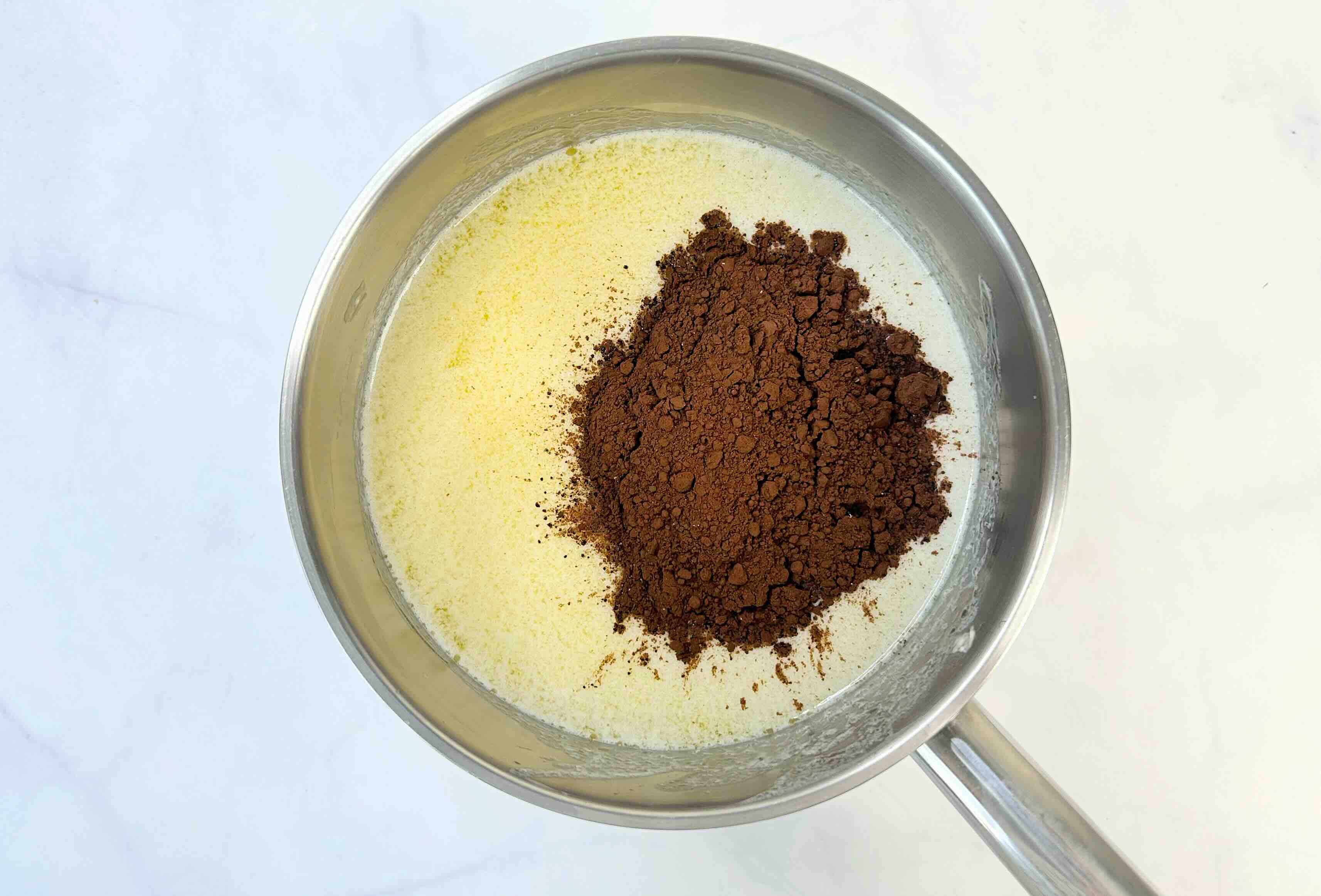 pienas ir kakava svieste