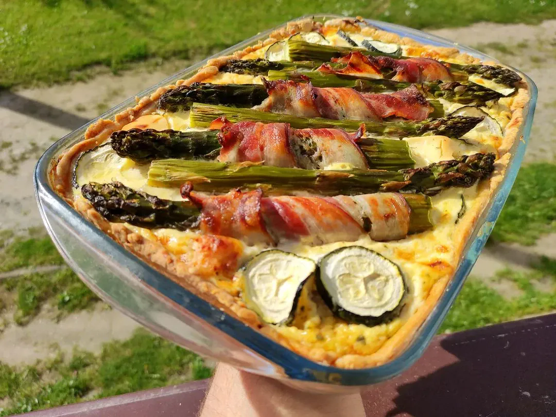 Tarta ze szparagami i kurczakiem