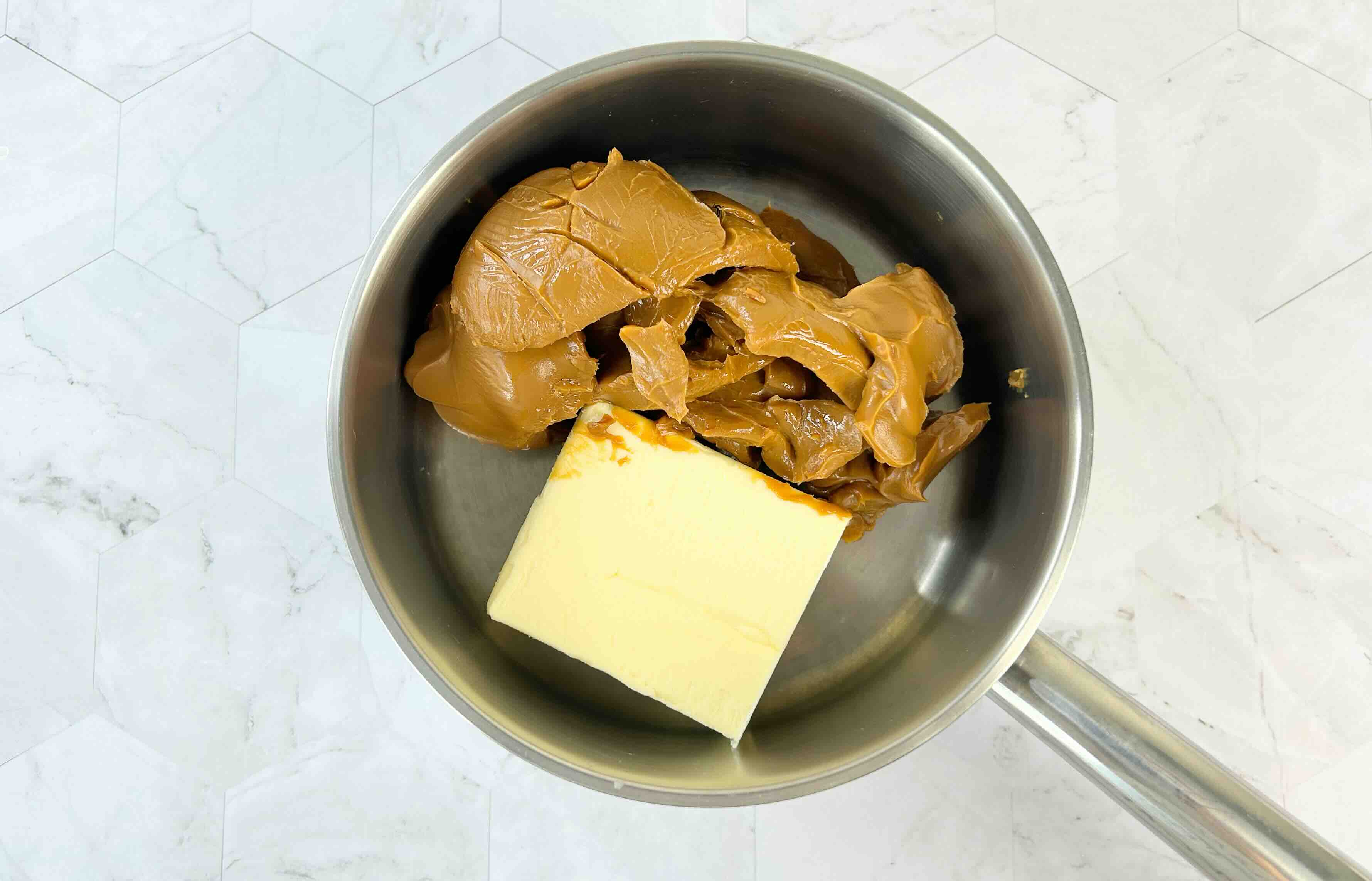 karamelė su sviestu