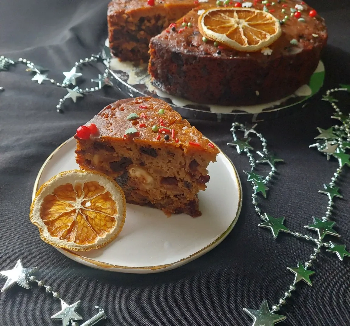 Kalėdinis brandintas pyragas su džiovintais vaisiais