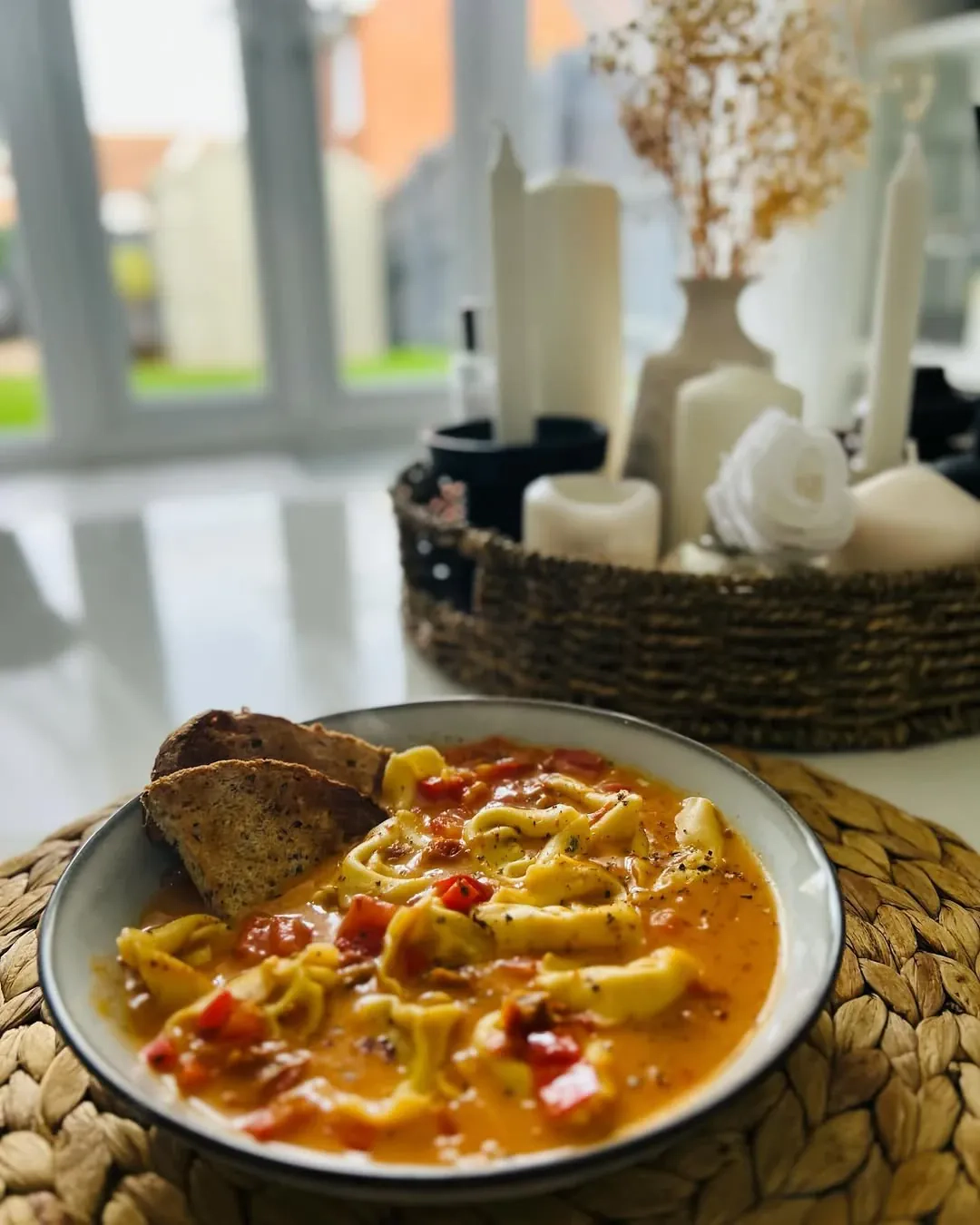 Kreminė toskanietiška tortellini sriuba su džiovintais pomidorais