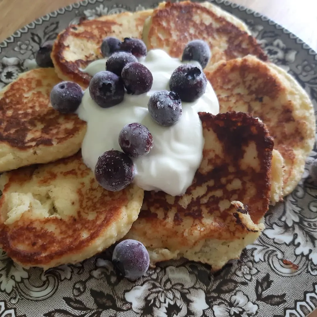 Keto kokosiniai blyneliai su varške