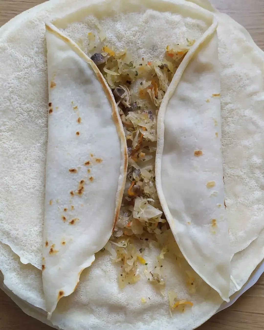 Wegańskie krokiety z kapustą kiszoną i pieczarkami Wegańskie krokiety z kapustą kiszoną i pieczarkami