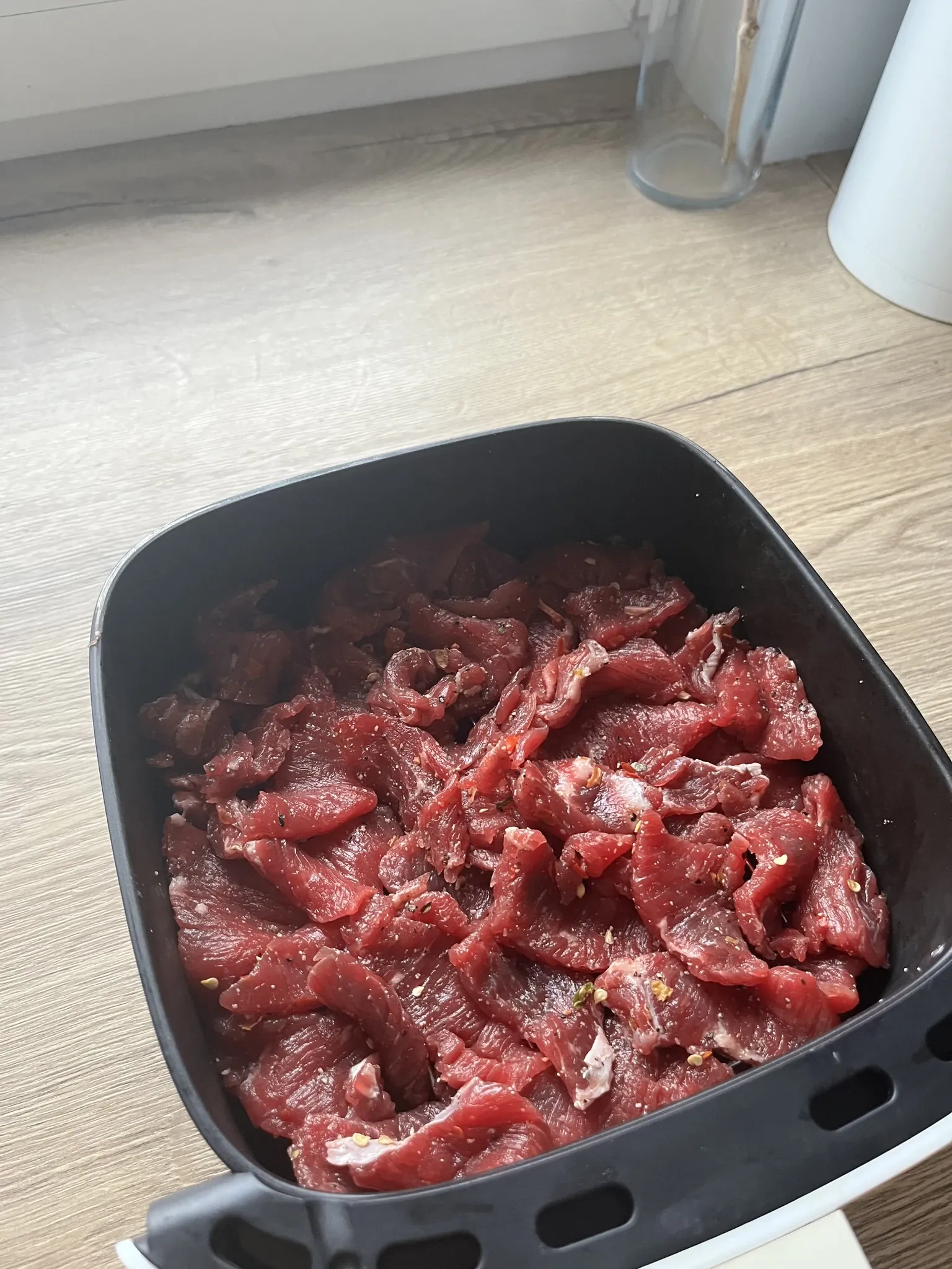 Džiovintos jautienos juostelės karšto oro gruzdintuvėje (Jerky Beef)