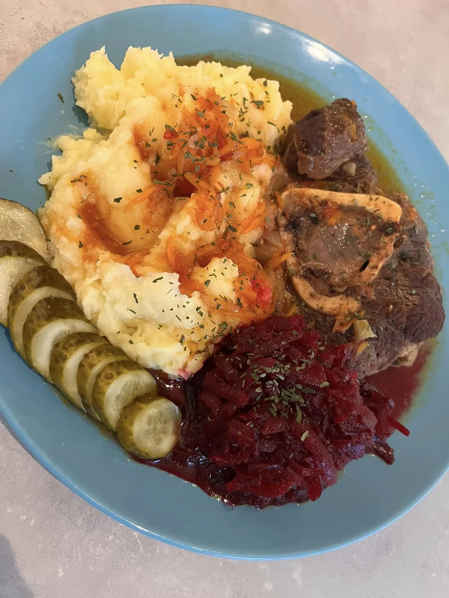 Tradicinis Milano jautienos kulninės troškinys „Osso Buco“