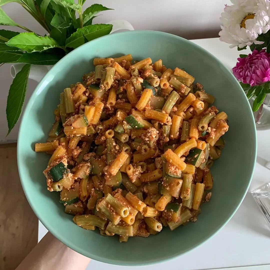 Szybki makaron z warzywami i tofu