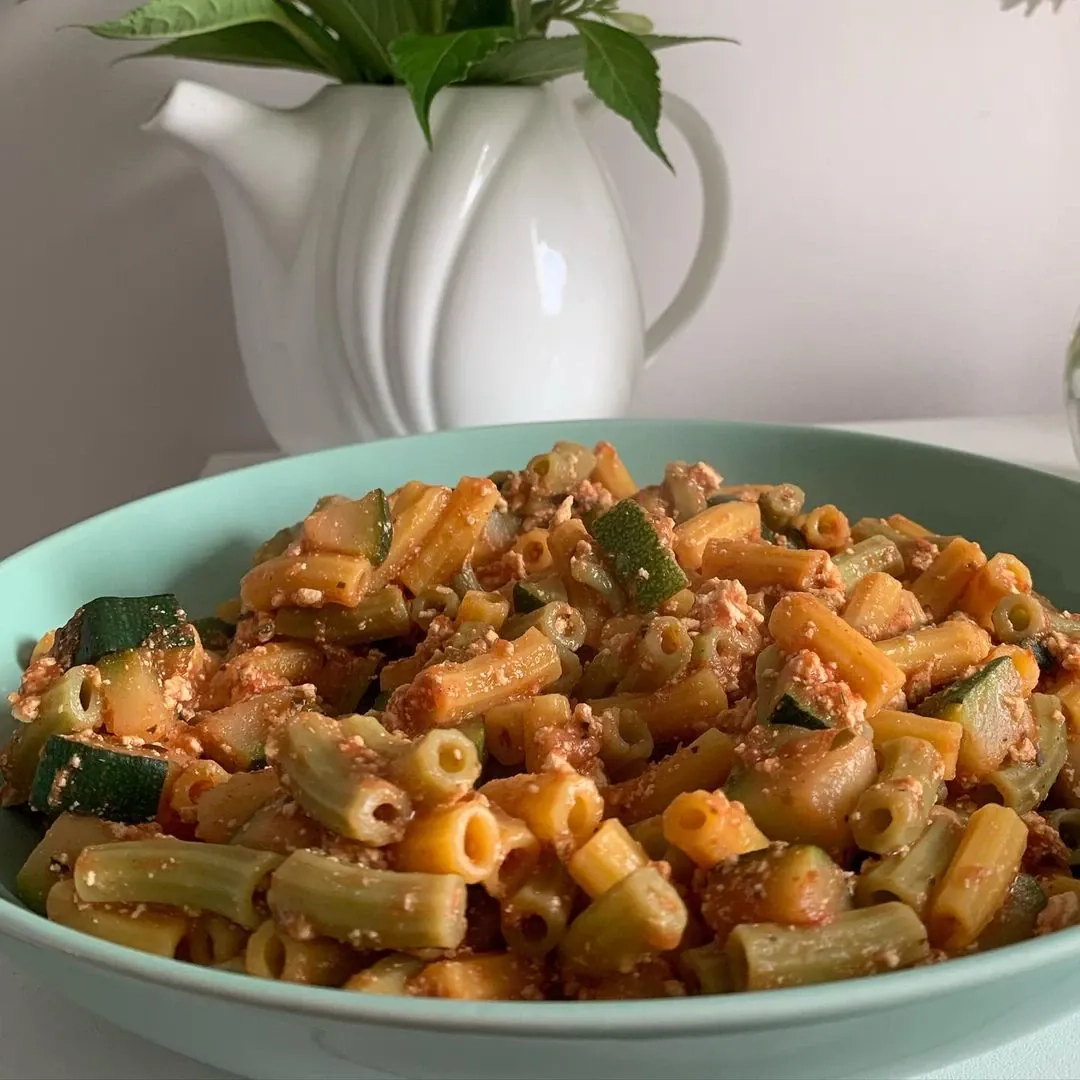 Szybki makaron z warzywami i tofu