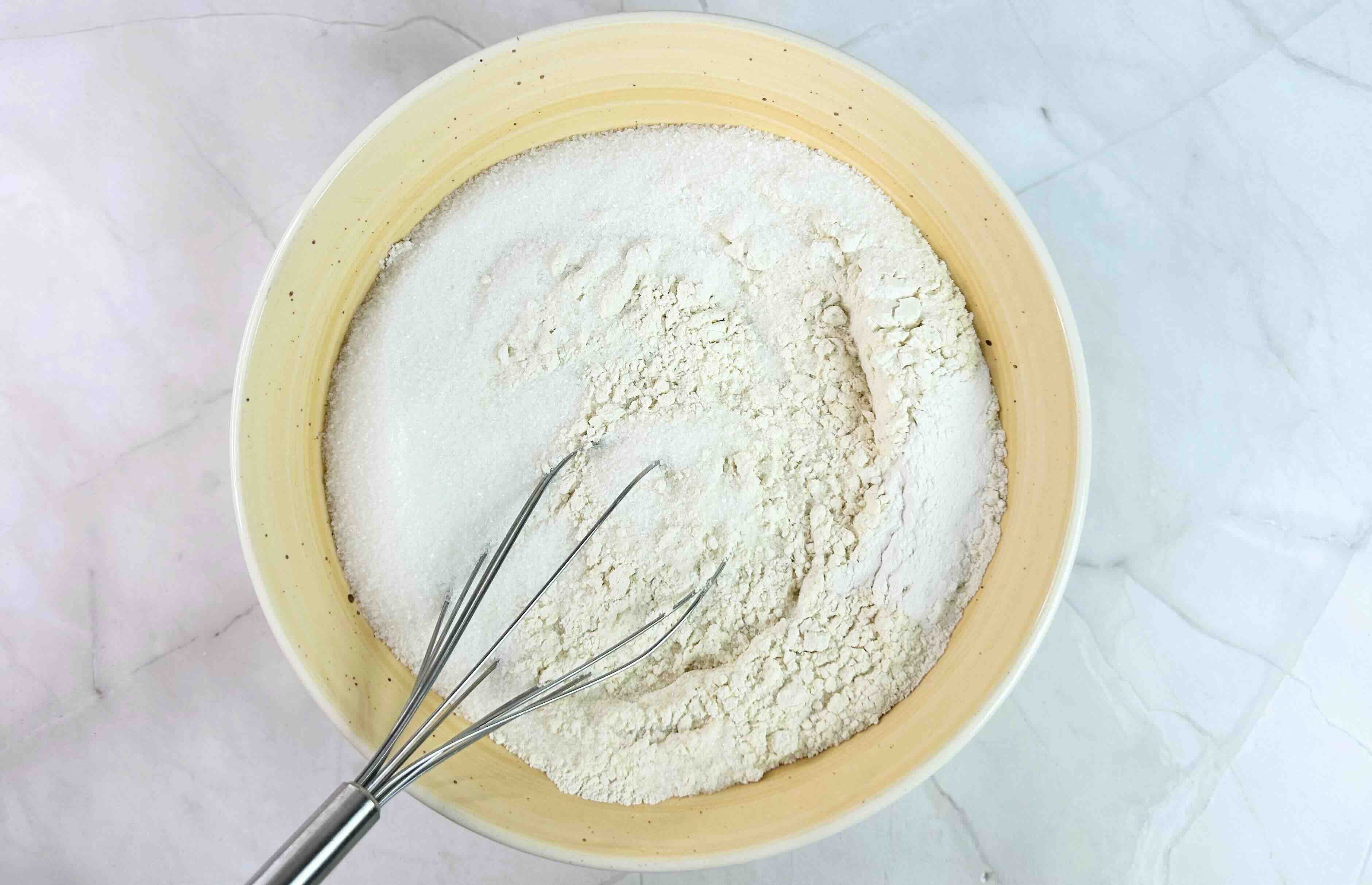 sumaišyti sausi ingredientai