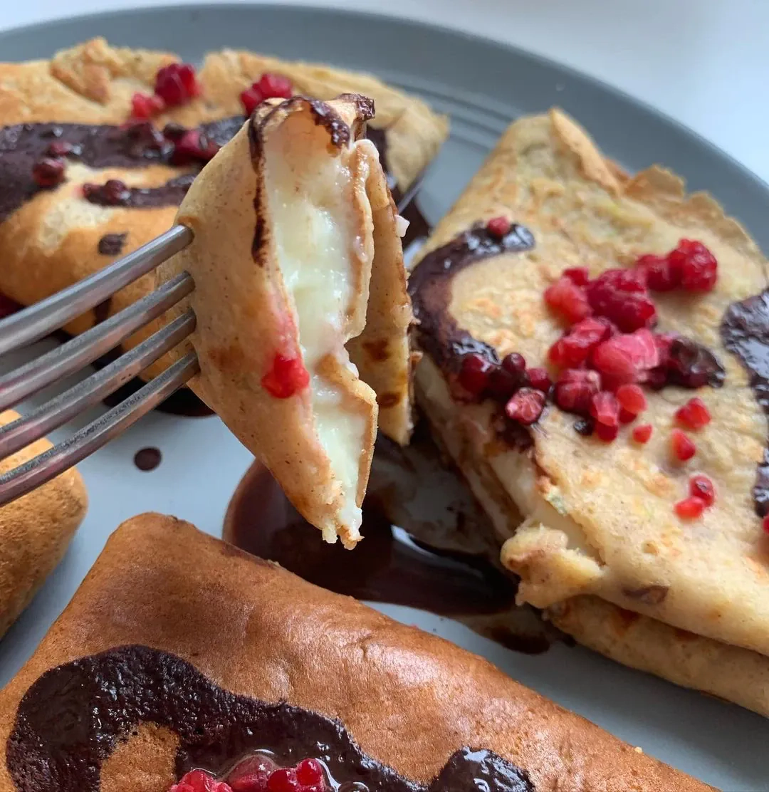Naleśniki z jabłkami i budyniem waniliowym Naleśniki z jabłkami i budyniem waniliowym
