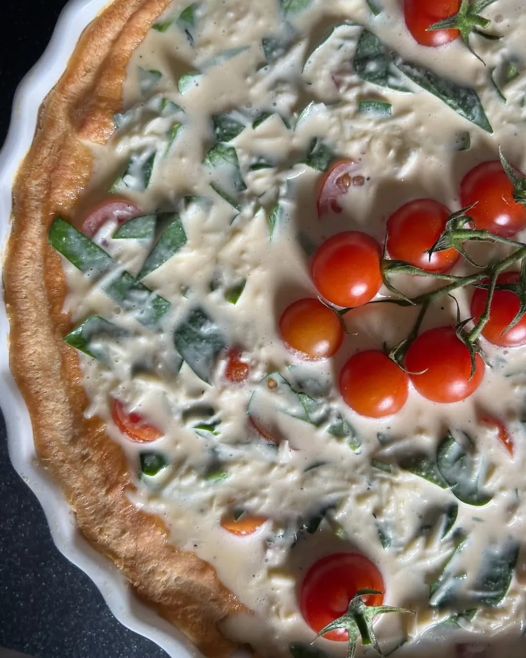 Kišas su špinatais, feta ir pomidorais