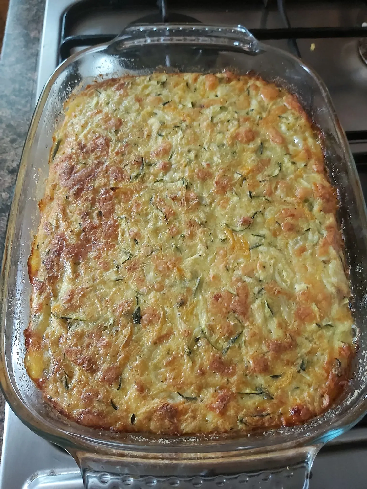 Cukinijų apkepas su sūriu ir daržovėmis