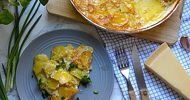 Klasikinis bulvių gratinas su sūriu ir grietinėle