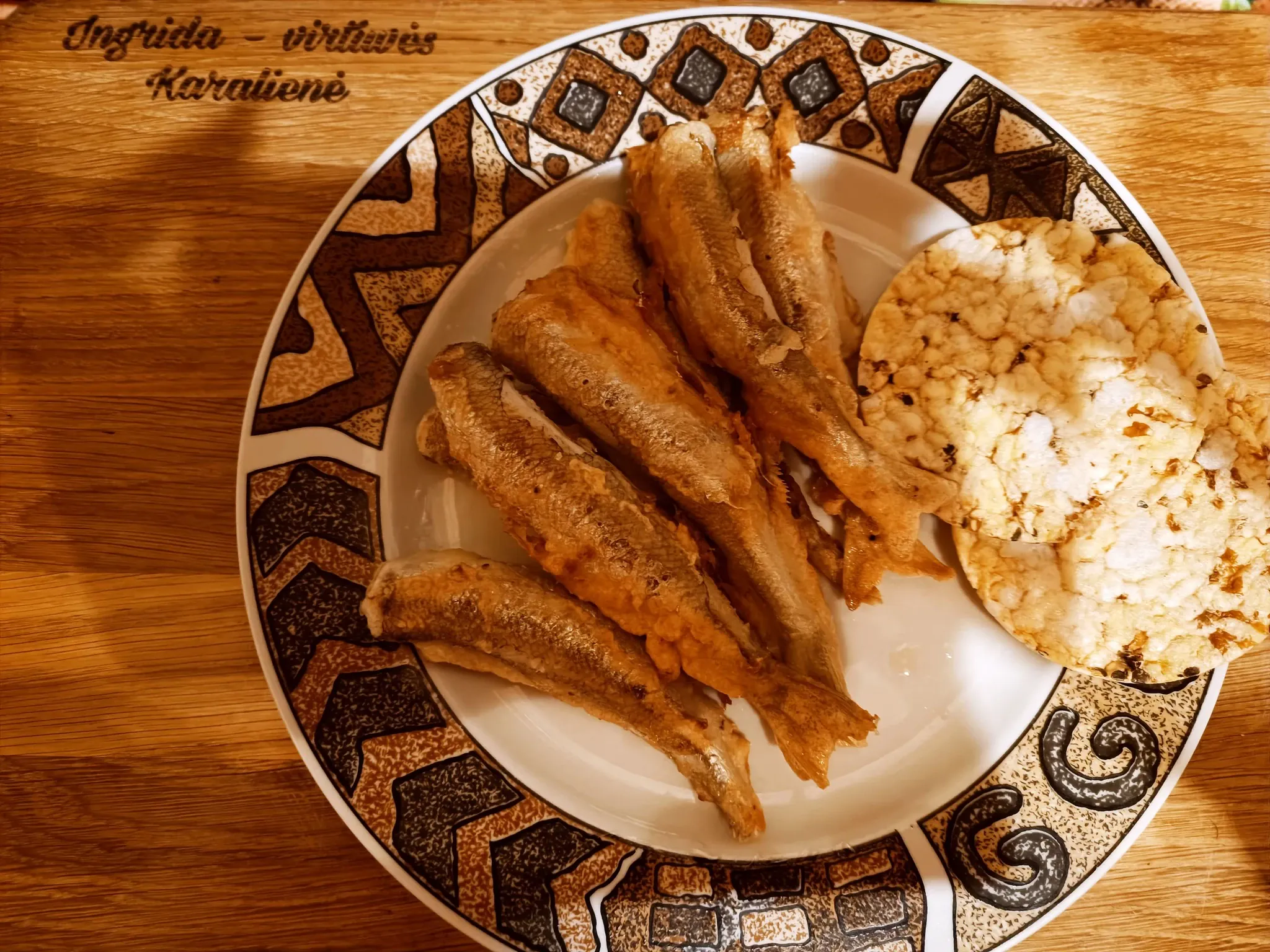 Keptos stintos traškioje tešloje su prieskoniais