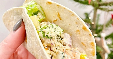 Meksikietiški vištienos tacos su daržovėmis ir graikišku jogurtu